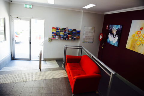 The Emperors Crown Hostel - Travel Agents 19