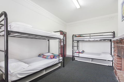 The Emperors Crown Hostel - Travel Agents 7
