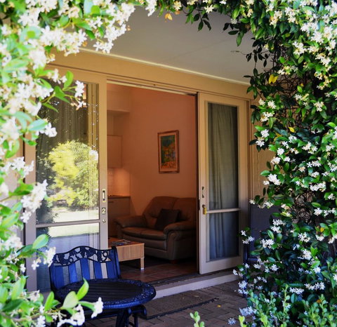 Grapevines Boutique Accommodation - Travel Agents 7