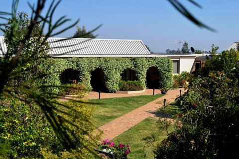 Grapevines Boutique Accommodation - Travel Agents 8