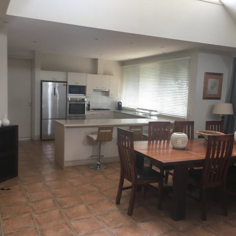 Grapevines Boutique Accommodation - Travel Agents 3