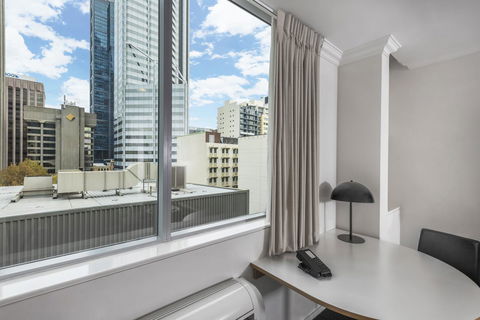 Oaks Perth Hotel - Travel Agents 13