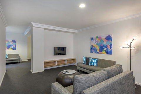 Oaks Perth Hotel - Travel Agents 18