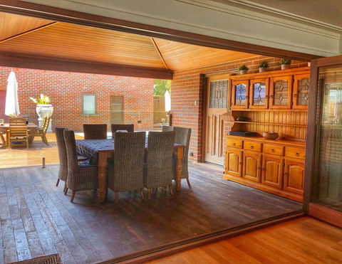 The Compass Beach House - Tourism Guide 10