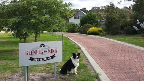 Glenelg On King Bed & Breakfast - Travel Agents 12