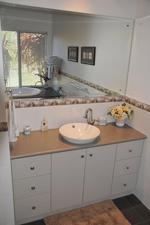 Glenelg On King Bed & Breakfast - Travel Agents 25