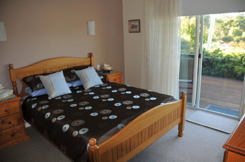 Glenelg On King Bed & Breakfast - Travel Agents 24