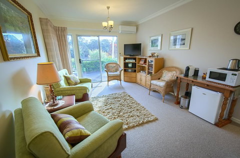 Glenelg On King Bed & Breakfast - Travel Agents 2