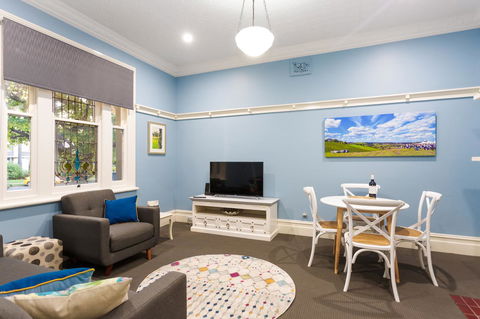 Blue Door Apartments - Travel Agents 2