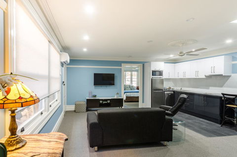 Blue Door Apartments - Travel Agents 14