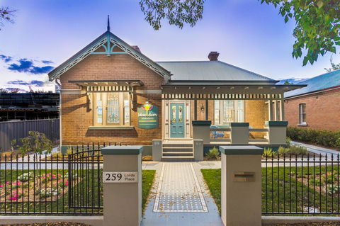 Blue Door Apartments - Travel Agents 0