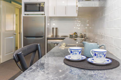Blue Door Apartments - Travel Agents 16