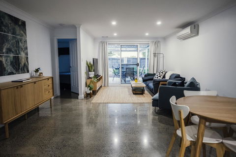 FortyTwo - Oceanside Retreat Busselton - Travel Agents 0