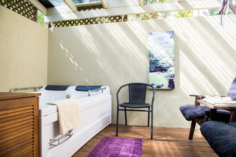 Nelson Bay Bed & Breakfast - Cruises Travel 23