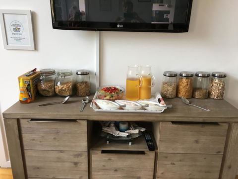 Nelson Bay Bed & Breakfast - Cruises Travel 17