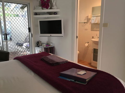 Nelson Bay Bed & Breakfast - Cruises Travel 21