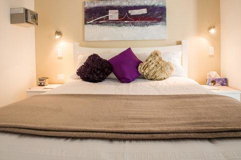 Nelson Bay Bed & Breakfast - Cruises Travel 26