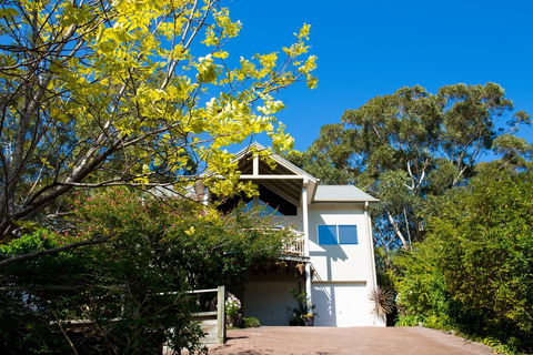 Nelson Bay Bed & Breakfast - Cruises Travel 1