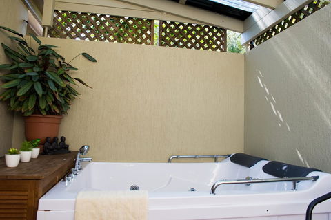Nelson Bay Bed & Breakfast - Cruises Travel 28
