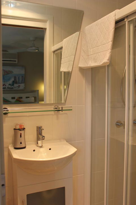 Nelson Bay Bed & Breakfast - Cruises Travel 35
