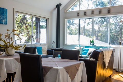 Nelson Bay Bed & Breakfast - Cruises Travel 37