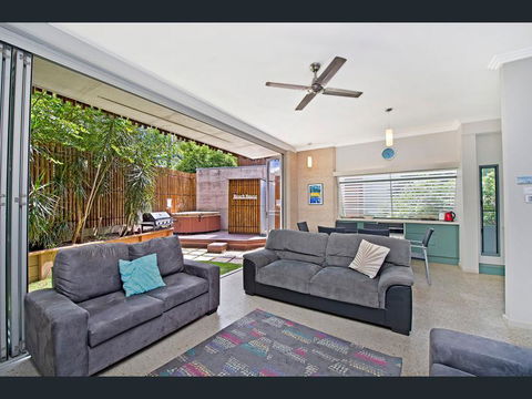Crescent Head Spa Villa - Travel Search 13