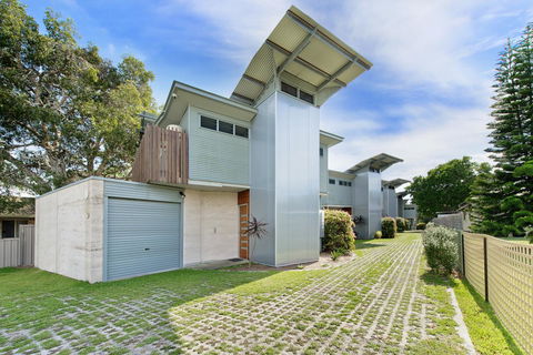 Crescent Head Spa Villa - Travel Search 0