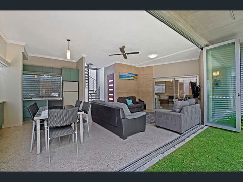Crescent Head Spa Villa - Travel Search 9