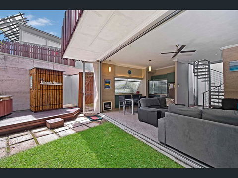 Crescent Head Spa Villa - Travel Search 10