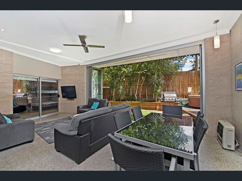 Crescent Head Spa Villa - Travel Search 12