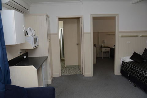 Ben Chifley Motor Inn - Travel Search 21