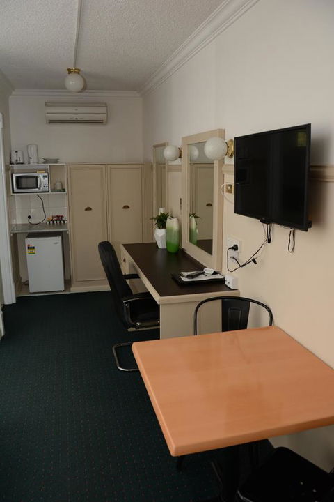 Ben Chifley Motor Inn - Travel Search 17