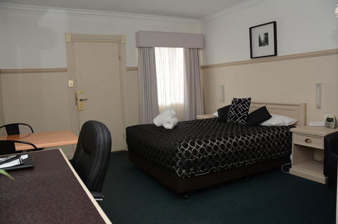 Ben Chifley Motor Inn - Travel Search 15