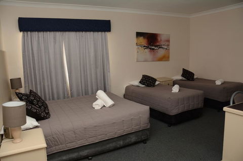 Ben Chifley Motor Inn - Travel Search 16