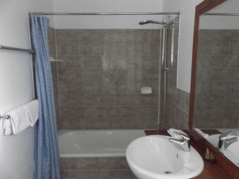 Ben Chifley Motor Inn - Travel Search 12