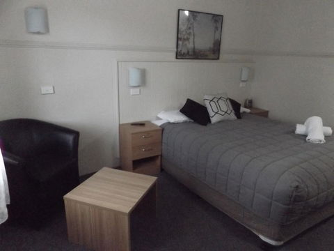 Ben Chifley Motor Inn - Travel Search 3