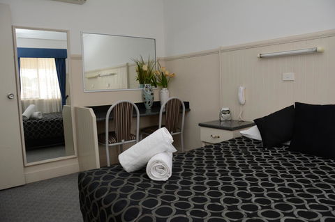 Ben Chifley Motor Inn - Travel Search 18