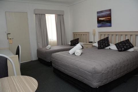 Ben Chifley Motor Inn - Travel Search 14