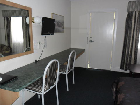 Ben Chifley Motor Inn - Travel Search 40