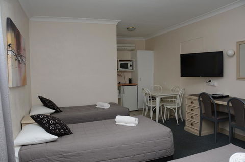 Ben Chifley Motor Inn - Travel Search 4