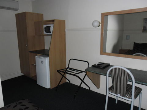 Ben Chifley Motor Inn - Travel Search 33