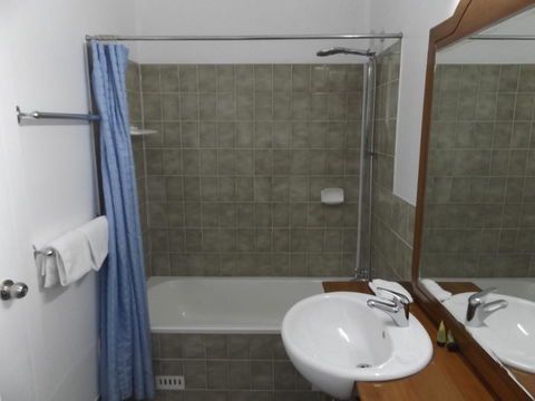 Ben Chifley Motor Inn - Travel Search 11