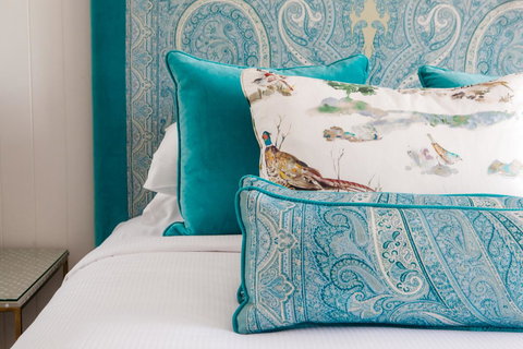 The Lord Byron - Tourism Guide 3