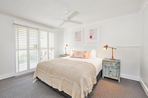 The Lord Byron - Tourism Guide 14