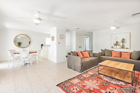 The Lord Byron - Tourism Guide 12