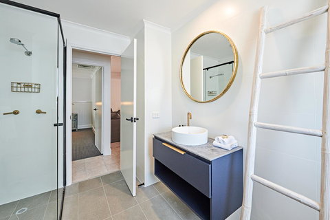 The Lord Byron - Tourism Guide 17