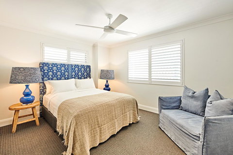 The Lord Byron - Tourism Guide 13