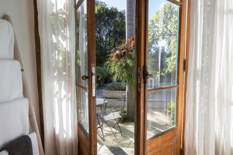 Bondi Beach House - Tourism Guide 20