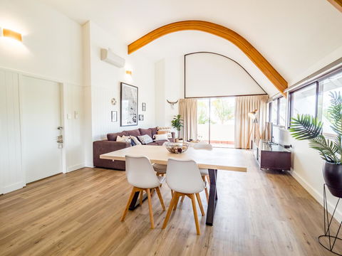 Waves Byron Bay - Tourism Guide 4