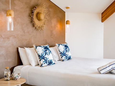 Waves Byron Bay - Tourism Guide 3